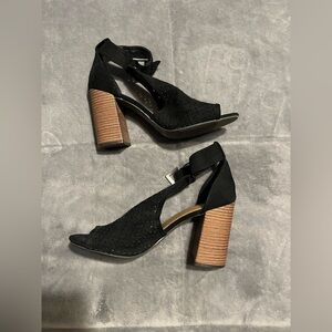 Universal Thread Black and Brown Heeled Sandals